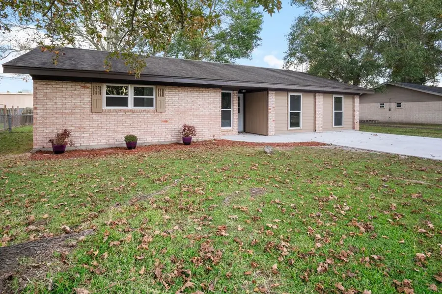 1347 E Palm Drive, Winnie, TX 77665 - #2