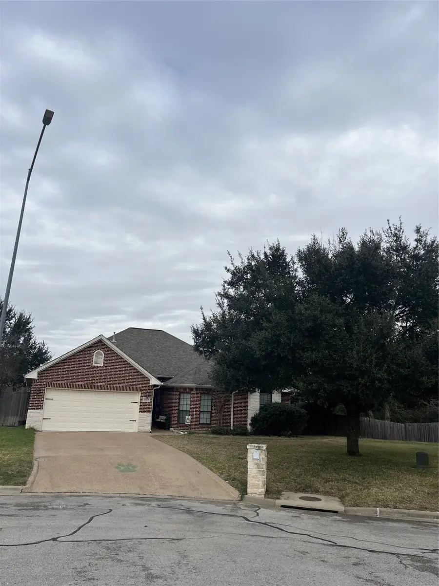 2922 Twisted Oak Drive, Brenham, TX 77833 - Image #2