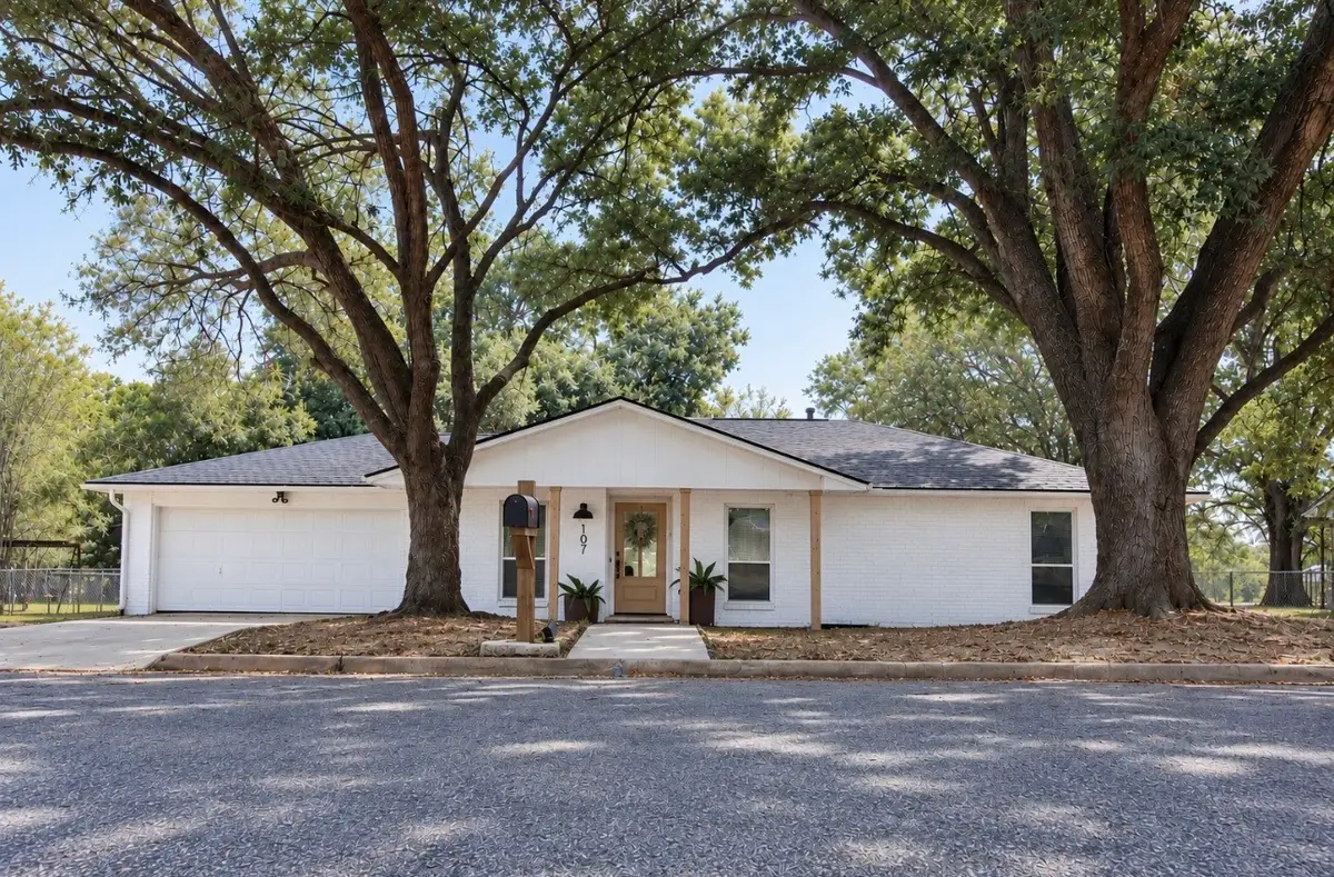 107 Machemehl Drive, Bellville, TX 77418 - #1