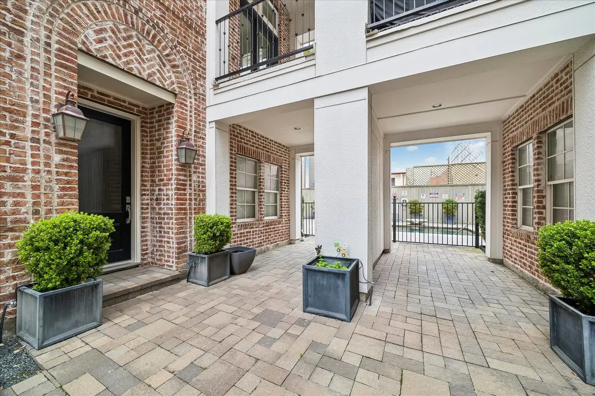 1015 Saint Charles Street, Houston, TX 77003 - #1