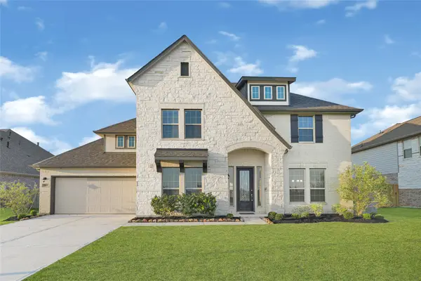 15302 Spring Lake Avenue, Mont Belvieu, TX 77523