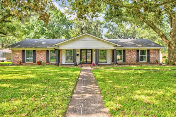 127 Begonia Street, Lake Jackson, TX 77566