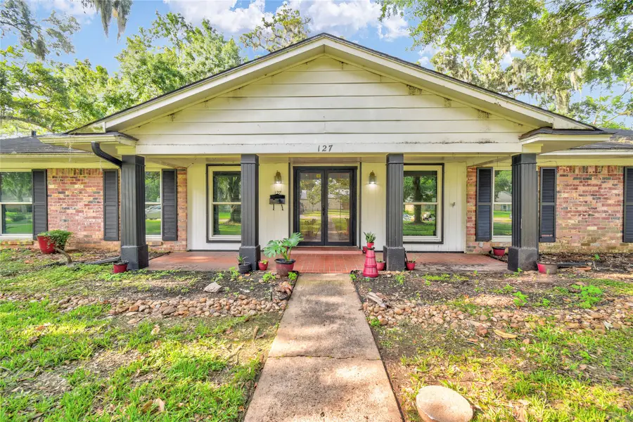 127 Begonia Street, Lake Jackson, TX 77566 - #2