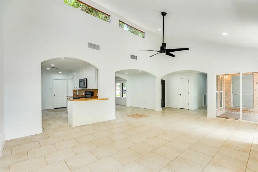 225 Montclaire Drive, West Columbia, TX 77486 - Image #3