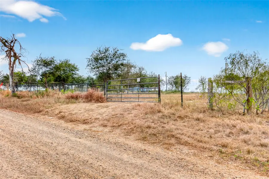 1152 County Road 447, Waelder, TX 78959 - #2