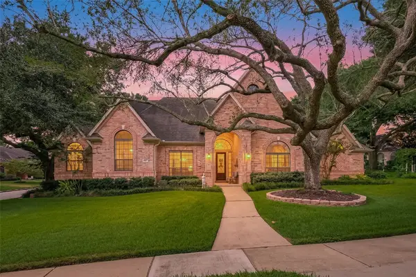 4607 Lake Village Drive, Weston Lakes, TX 77441
