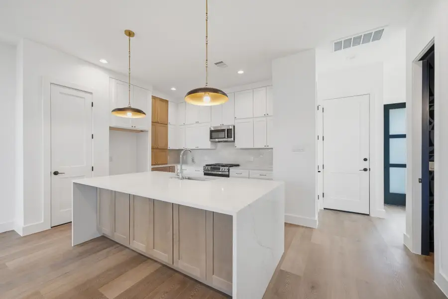 2036 Thonig Road, Houston, TX 77055 - Image #3