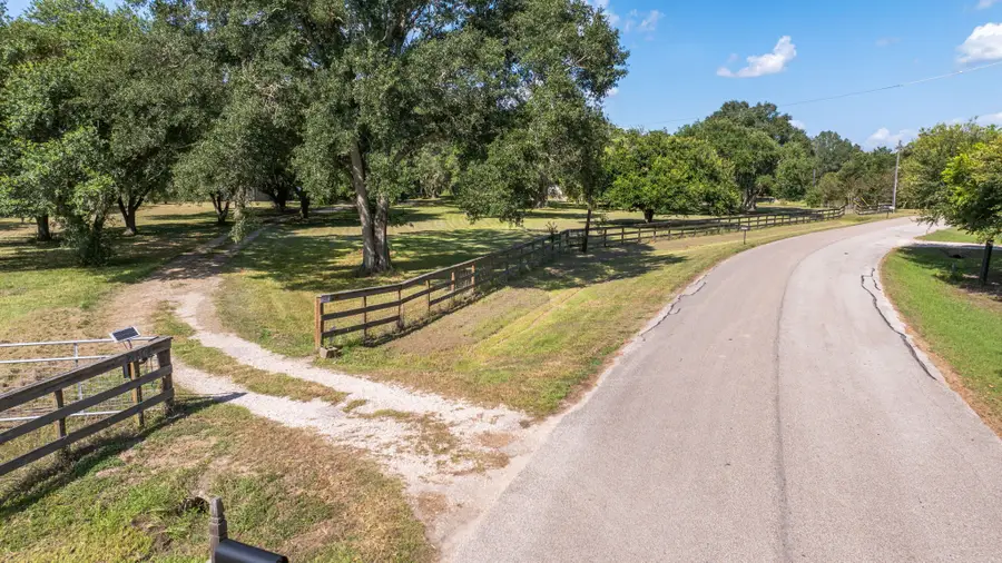 21802 Lake View Road, Damon, TX 77430 - #2