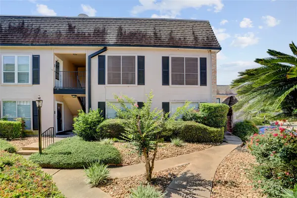 1807 Stoney Brook Drive #204, Houston, TX 77063