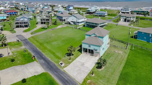 3228 Castle Drive, Crystal Beach, TX 77650