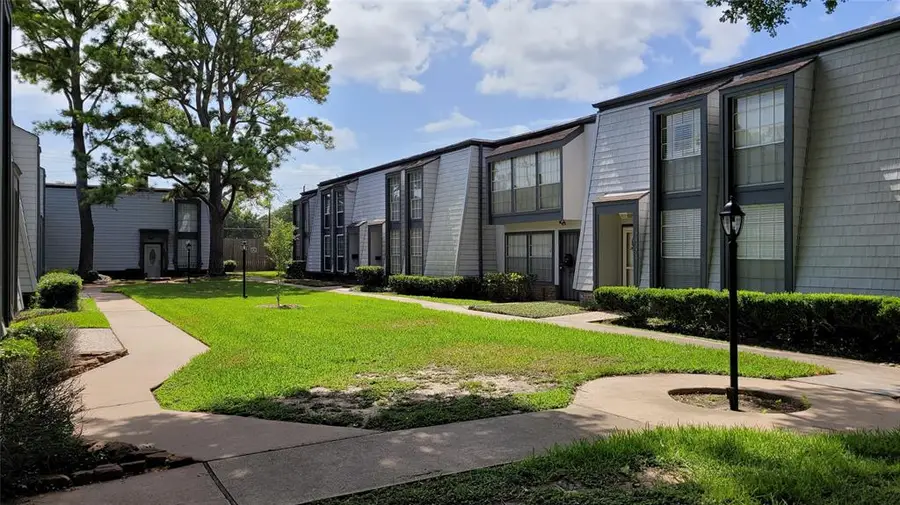 10174 Beekman Place Drive, Houston, TX 77043 - Image #2