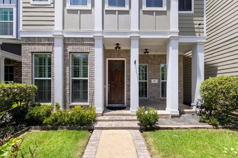19 E Breezy Way, The Woodlands, TX 77380 - #2