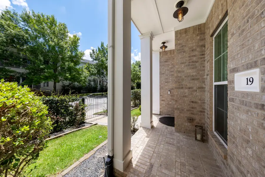 19 E Breezy Way, The Woodlands, TX 77380 - #3