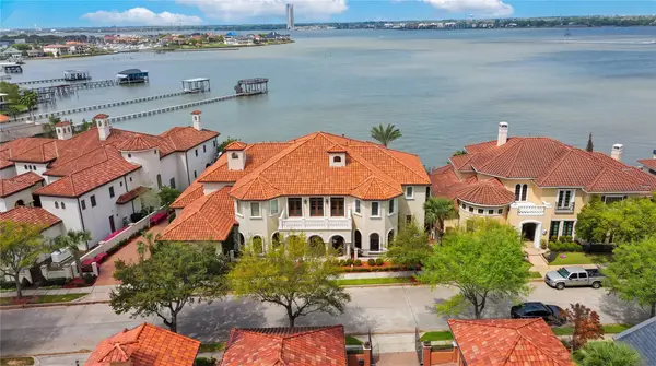 6 Waterford Oaks Lane, Kemah, TX 77565