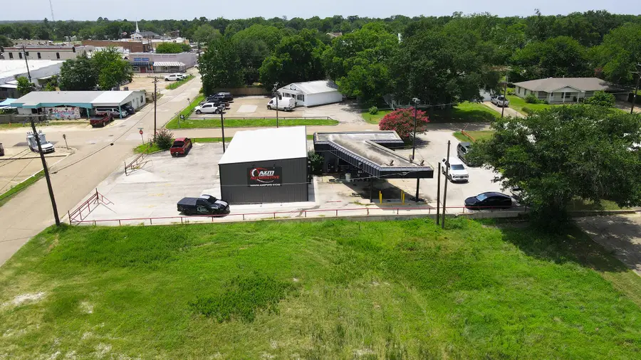 207 E Cottonwood Street, Madisonville, TX 77864 - #2