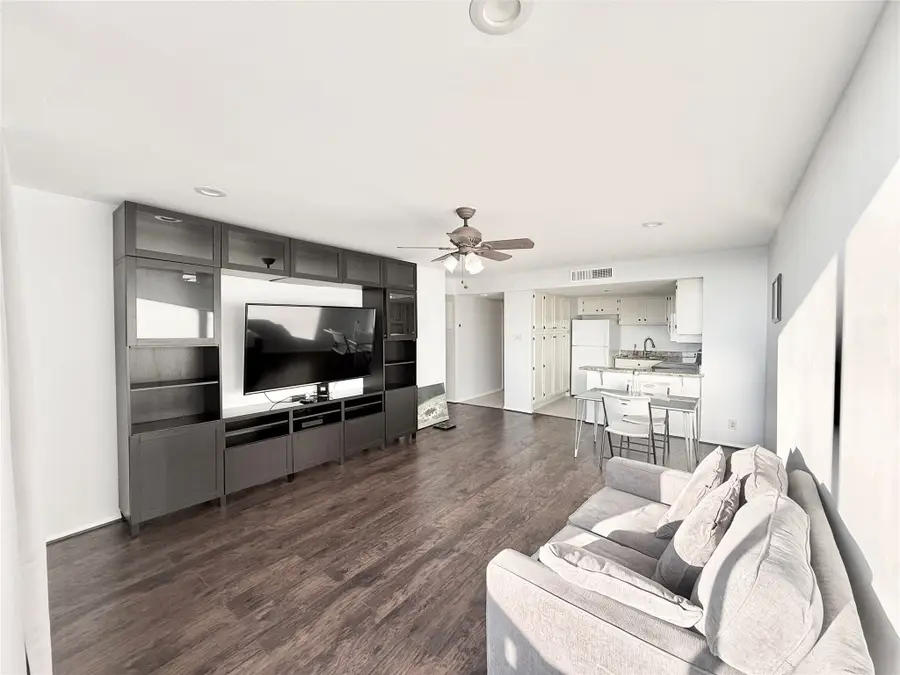 2016 Main Street #1914, Houston, TX 77002 - Image #2