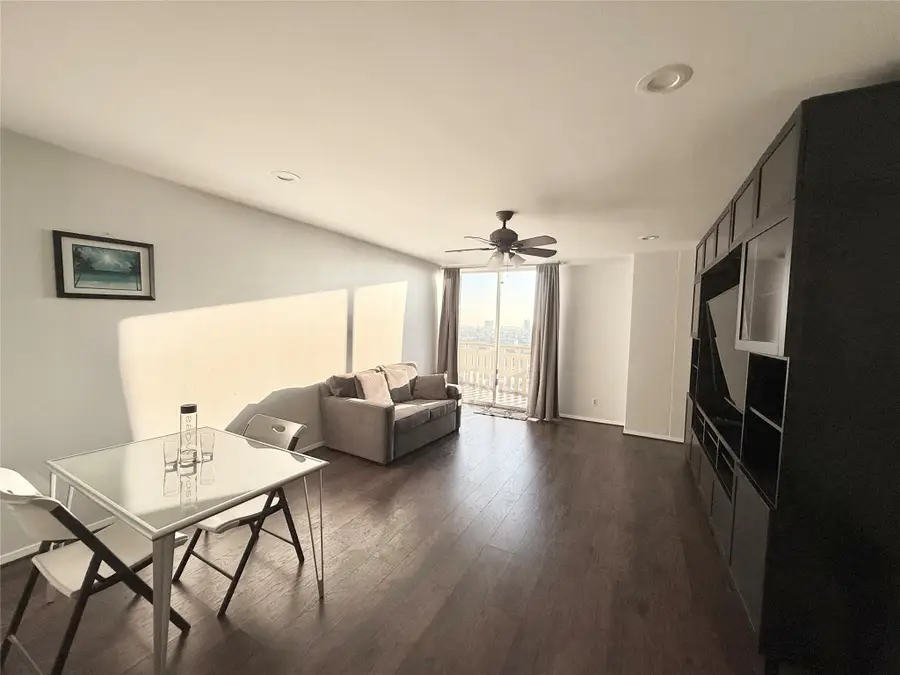 2016 Main Street #1914, Houston, TX 77002 - Image #3