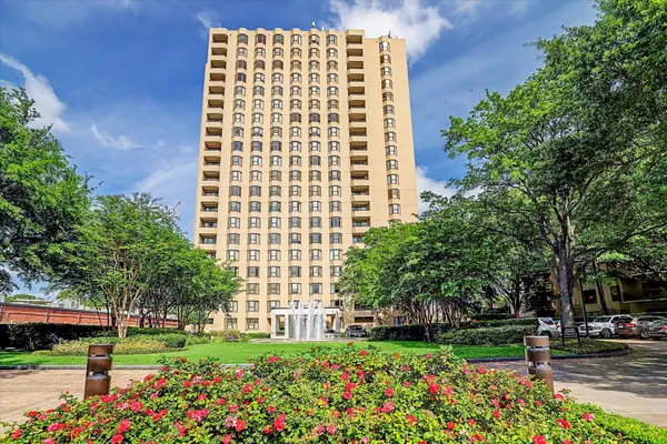 651 Bering Drive #1902, Houston, TX 77057
