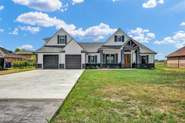 755 Sunset Trail, Angleton, TX 77515