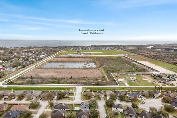 4835 10th Street, Bacliff, TX 77518