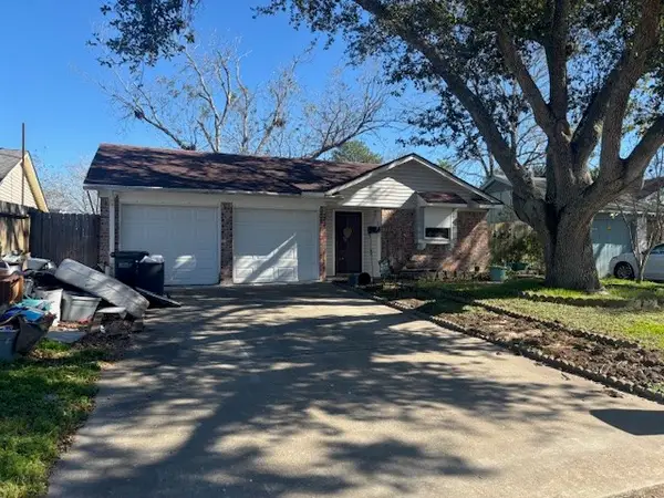 4807 Redfish Reef Street, Bacliff, TX 77518