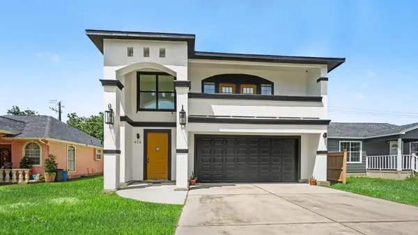 424 S Holmes Street, La Porte, TX 77571