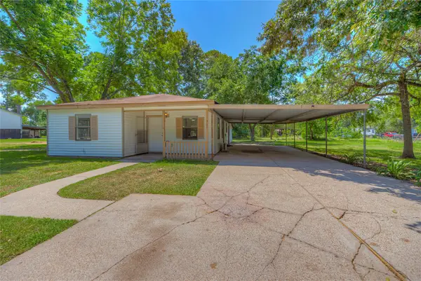 305 Oak Ridge Drive, Onalaska, TX 77360