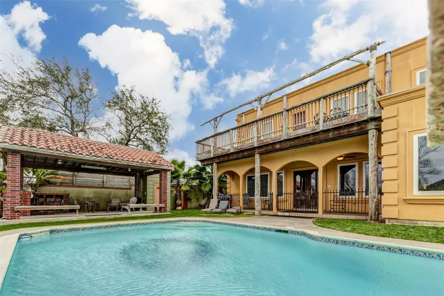 2732 Broadway Street, Dickinson, TX 77539 - Image #2