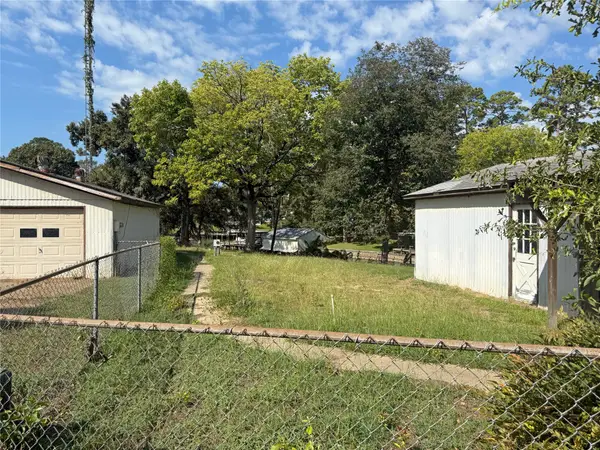 205 Lakeshore Drive, Onalaska, TX 77360