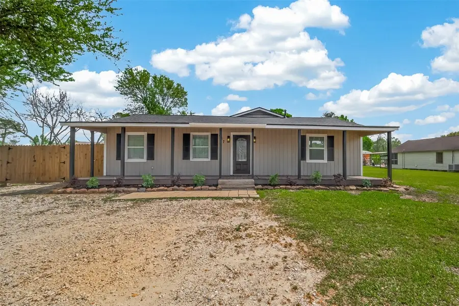 917 S Main Street, Highlands, TX 77562 - #2