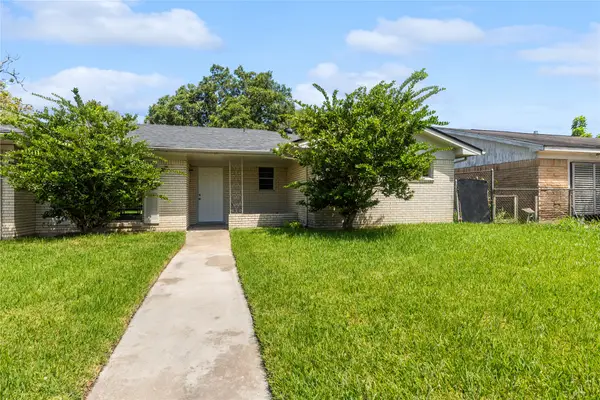 7 Richards Courts, La Marque, TX 77568