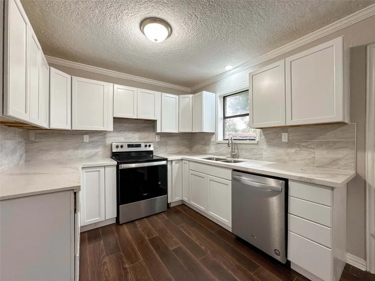 1706 Avenue A, Danbury, TX 77534 - Image #1