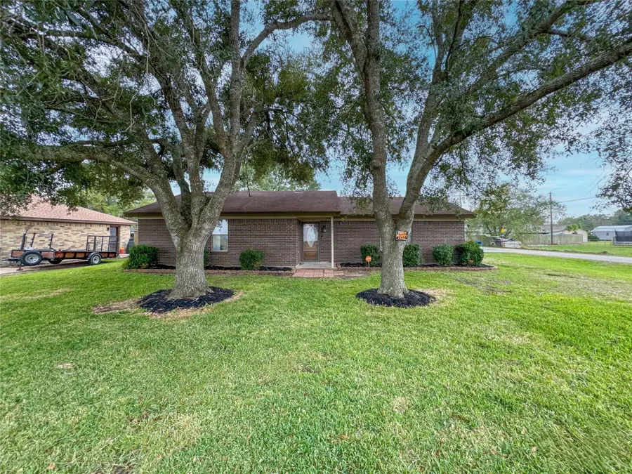 1706 Avenue A, Danbury, TX 77534 - Image #2