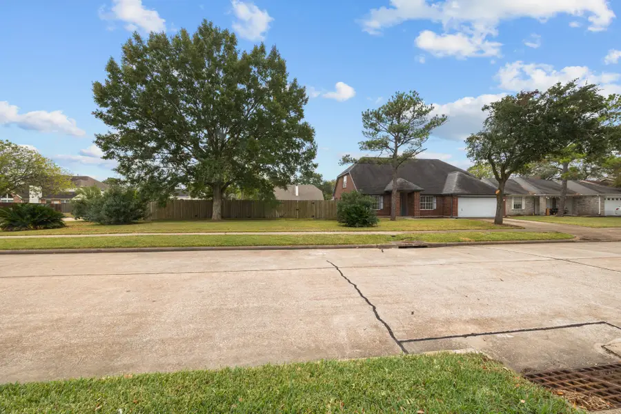 10938 Graywood Court, La Porte, TX 77571 - Image #2