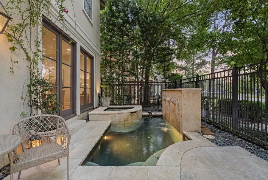 30 Hackberry Lane #A, Houston, TX 77027 - #2