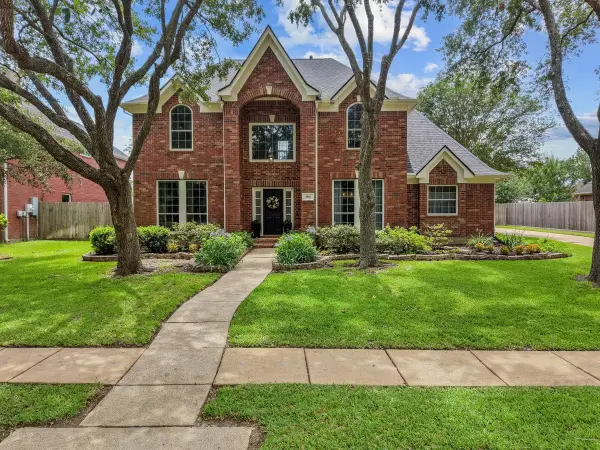 1810 Stonecreek Circle, Friendswood, TX 77546