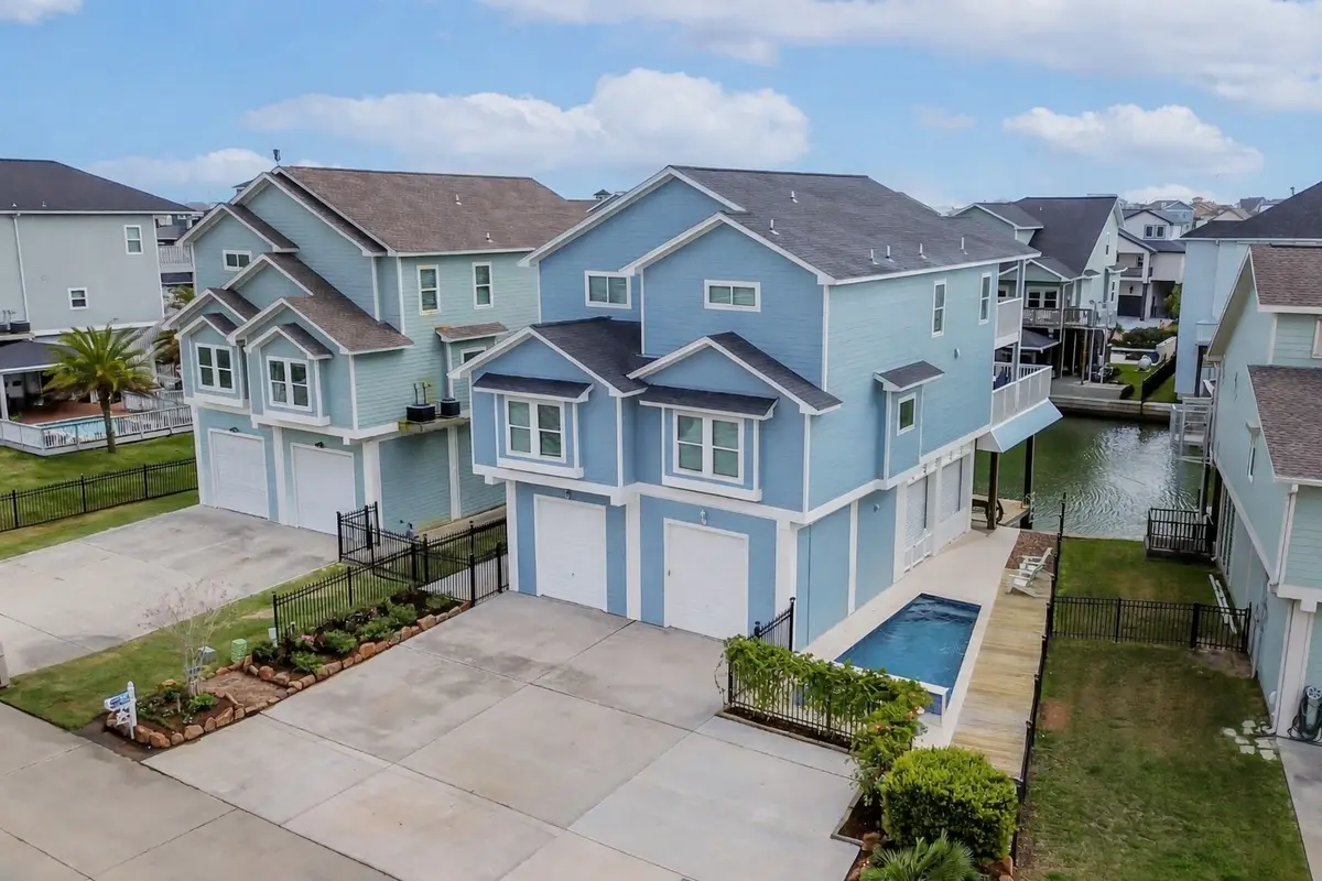 429 Jeanie Lynne Circle, Tiki Island, TX 77554 - #1