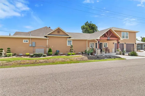 9203 Avenue G, Liverpool, TX 77577