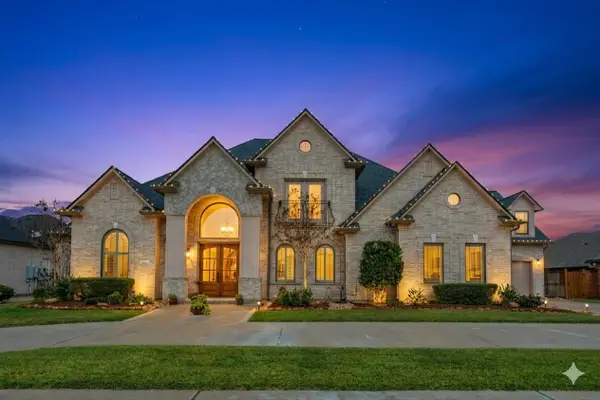 203 Arrowhead Drive, Lake Jackson, TX 77566