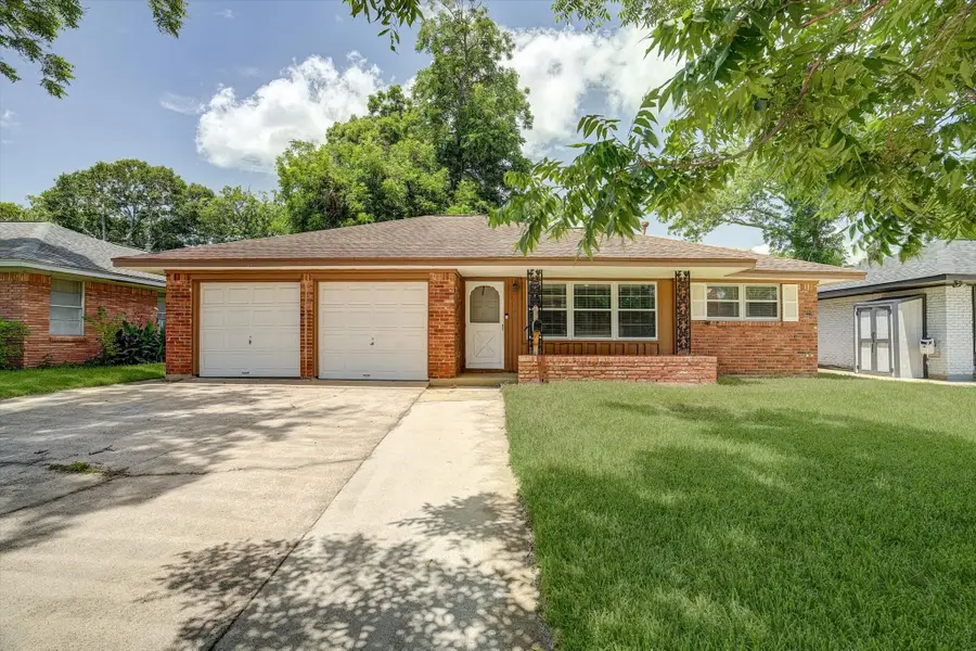 111 Carnation Street, Lake Jackson, TX 77566 - #2