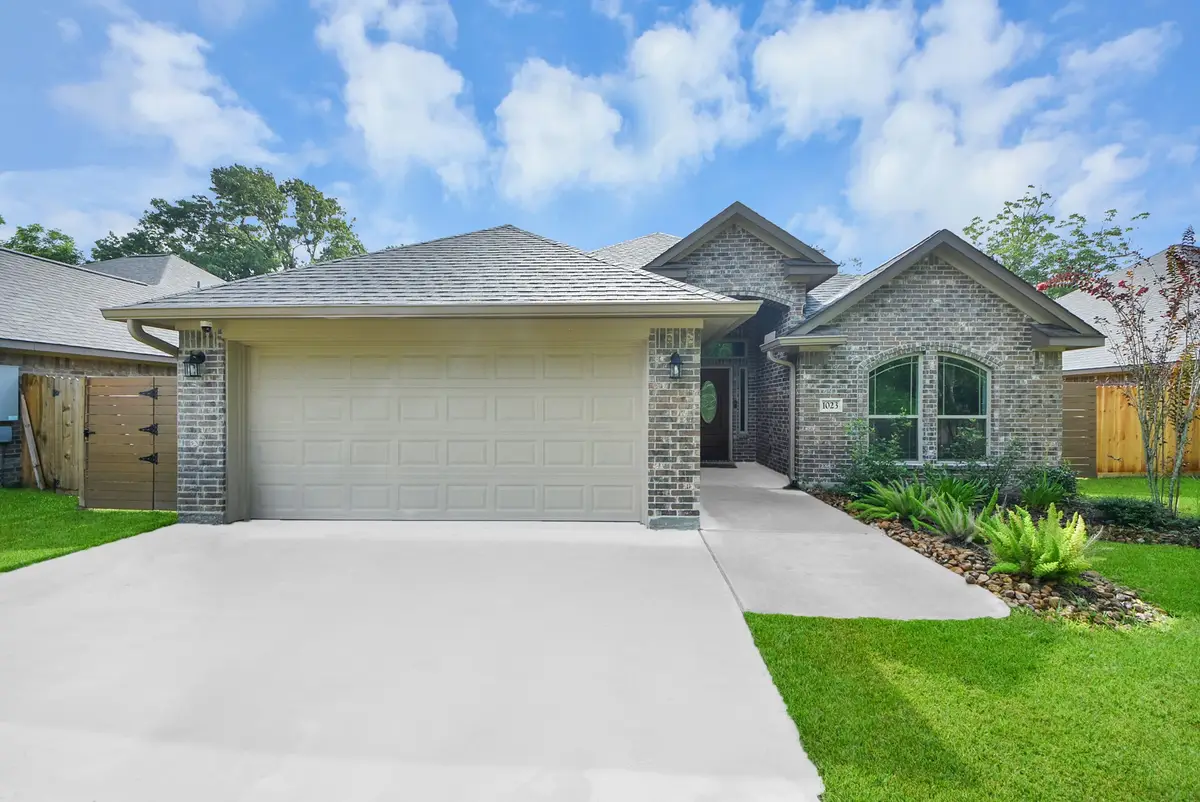 1023 S Anderson Street, Angleton, TX 77515 - #1