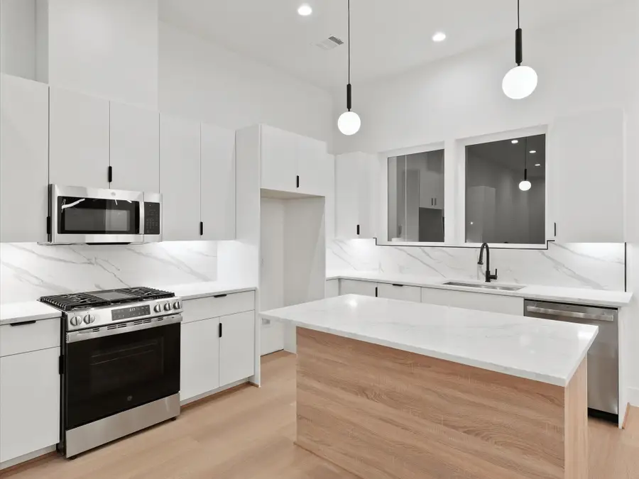 6637 Katarani Drive, Houston, TX 77091 - Image #3