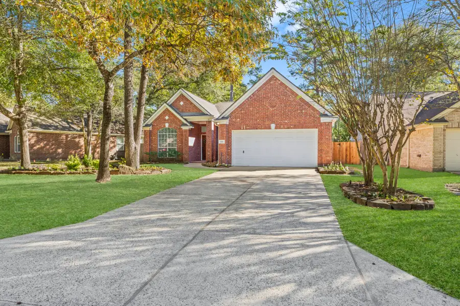 135 S Hollylaurel Circle, The Woodlands, TX 77382 - Image #2