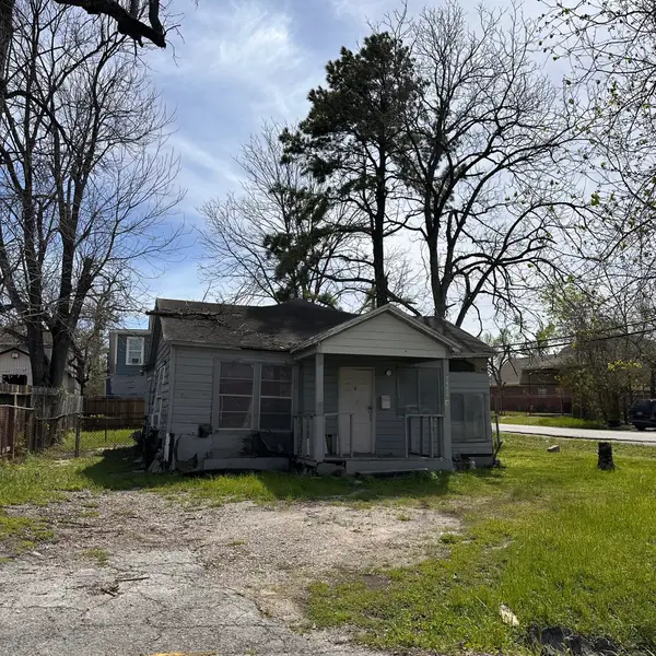 7402 Amarillo Street, Houston, TX 77020