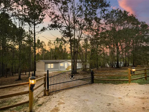 455 Hickory Hill Road, Cleveland, TX 77328