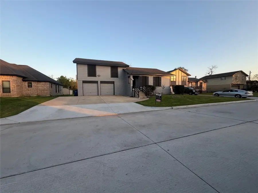 215 Briarcreek Street, Richwood, TX 77531 - #2