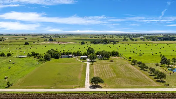 2422 Minks Road, Wallis, TX 77485