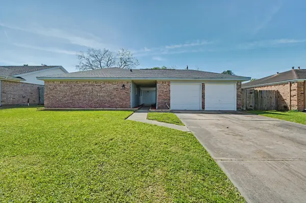 2015 Williamsburg Court N, League City, TX 77573