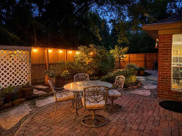 99 S Village Knoll Circle, The Woodlands, TX 77381