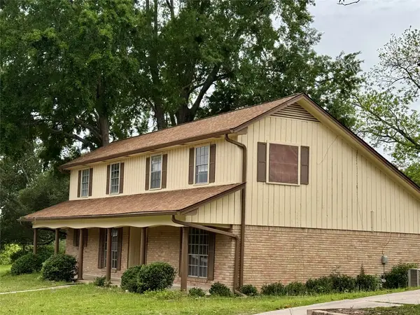 1221 Green Briar Drive, Huntsville, TX 77340